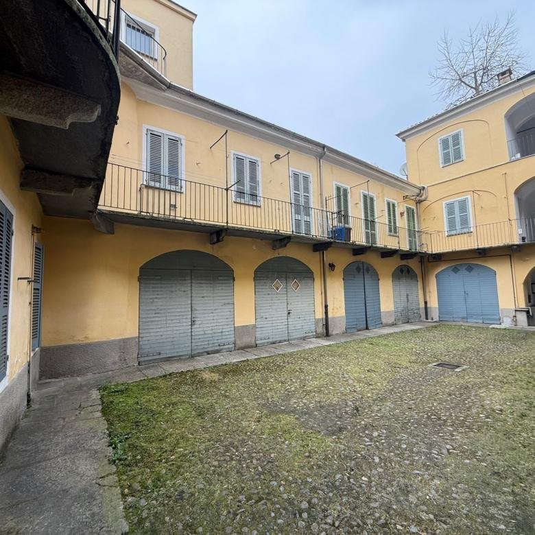 780
